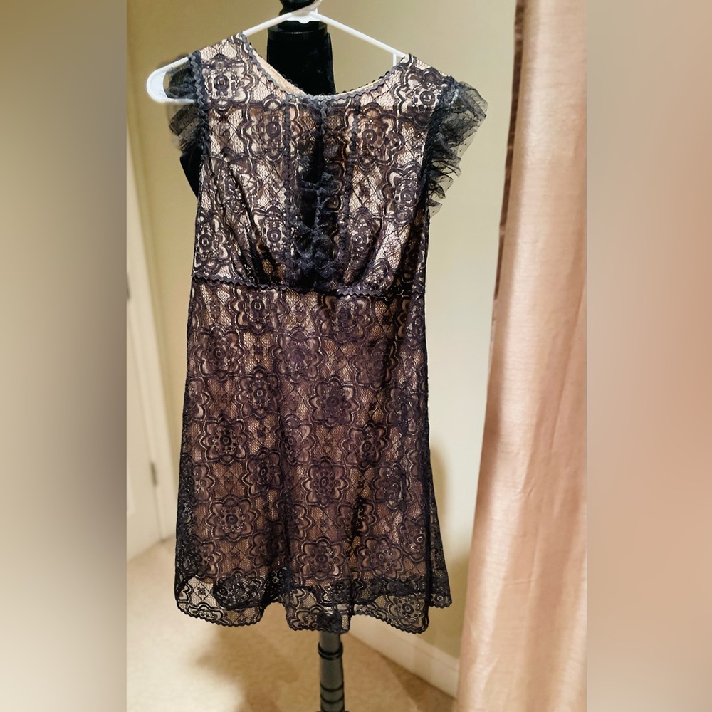 Max studio lace dress
